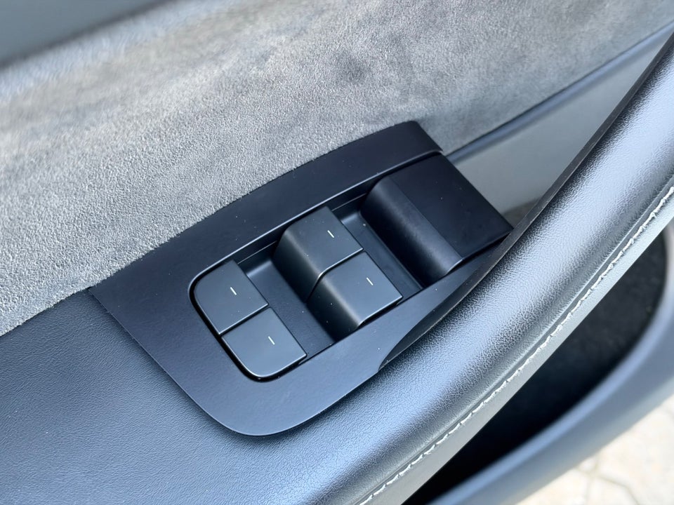 Tesla Model Y Long Range AWD 5d