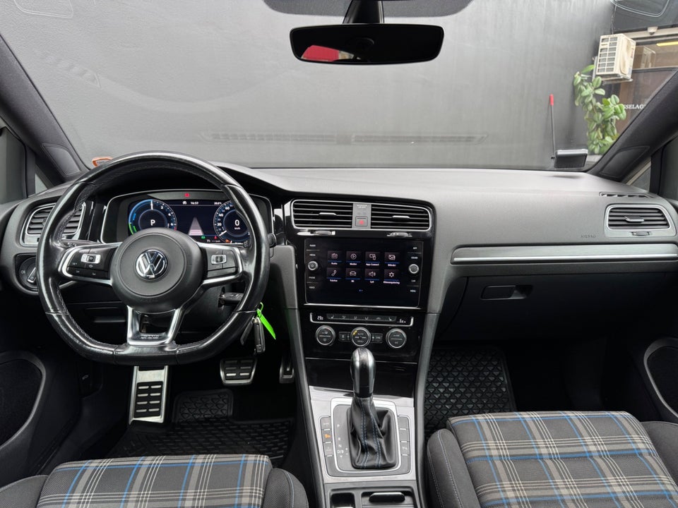 VW Golf VII 1,4 GTE DSG 5d