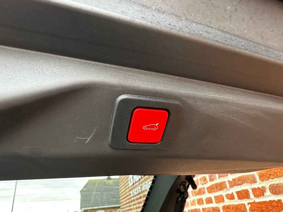 Peugeot e-3008 77 GT Pack 5d