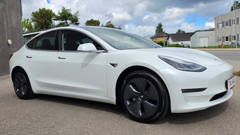 Tesla Model 3 Long Range AWD 4d
