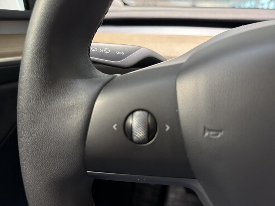 Tesla Model Y Long Range AWD 5d