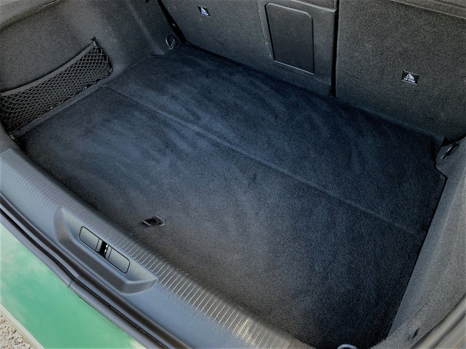 Peugeot 308 1,6 Hybrid First Selection+ EAT8 5d