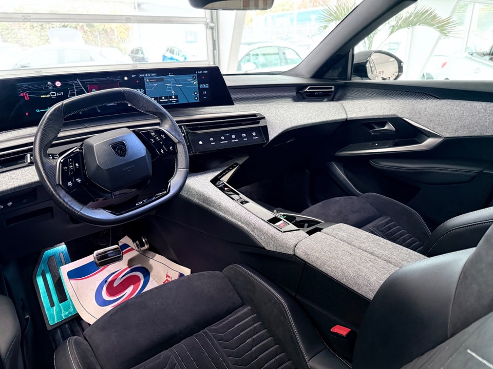 Peugeot e-3008 77 GT Pack 5d