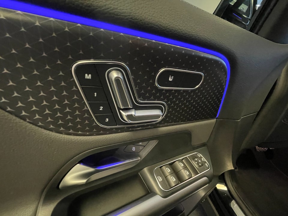 Mercedes EQA300 4Matic 5d