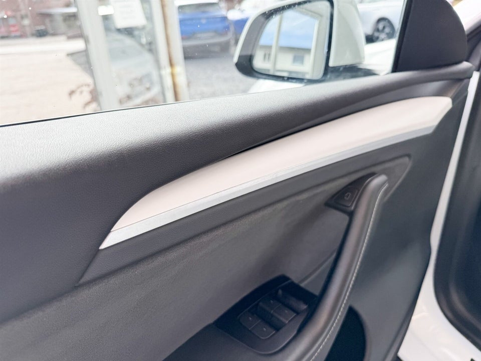 Tesla Model Y Long Range AWD 5d