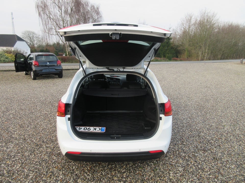 Kia Ceed 1,6 CRDi 128 Premium+ SW 5d