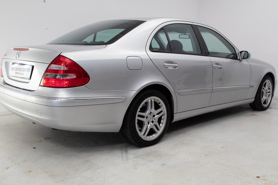 Mercedes E240 2,6 Elegance 4d