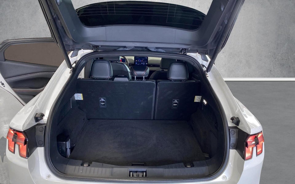 Ford Mustang Mach-E 88 Extended Range AWD 5d