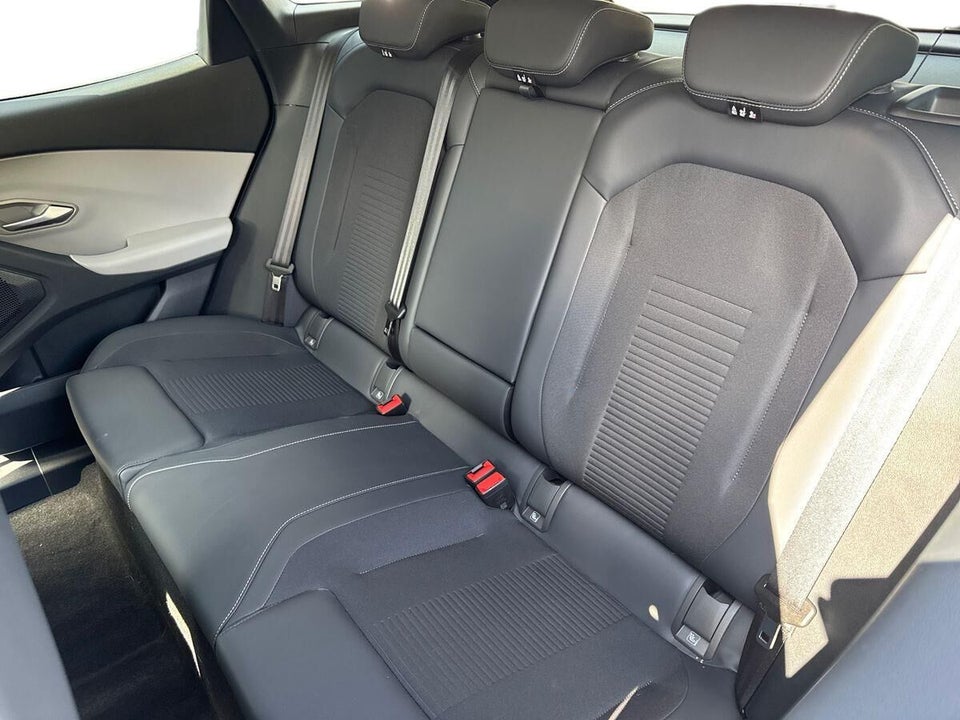 Ford Explorer 77 Premium Extended Range 5d