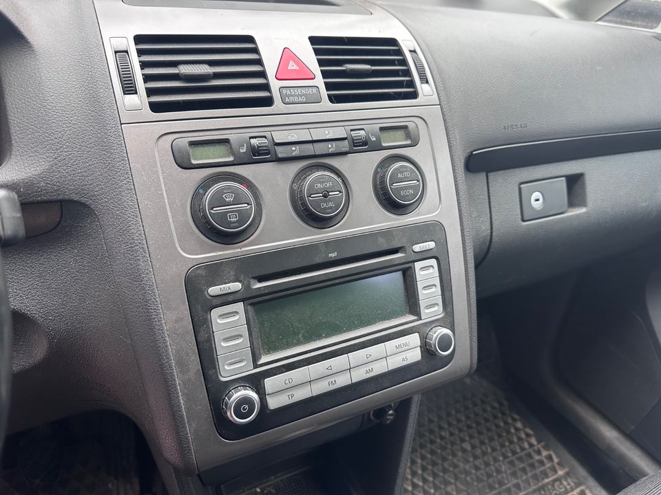 VW Touran 1,9 TDi 90 Conceptline 5d