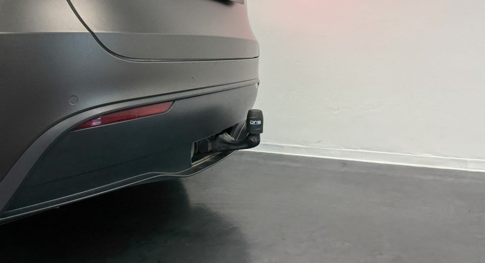 Tesla Model Y Long Range AWD 5d