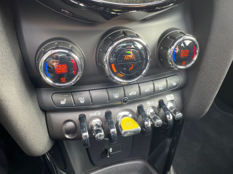 MINI Cooper SE Essential 3d