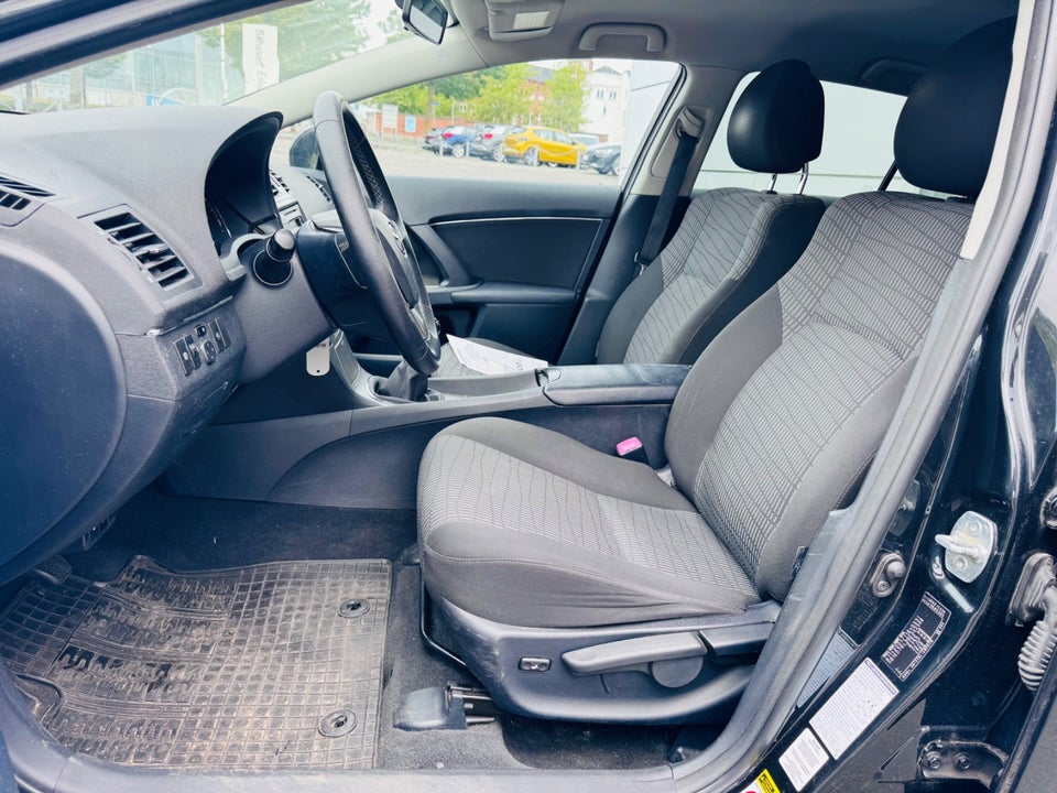 Toyota Avensis 2,0 D-4D T1 stc. 5d