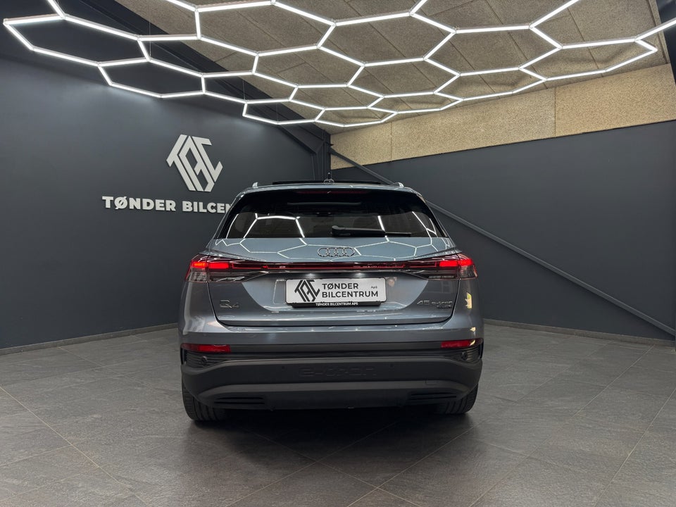 Audi Q4 e-tron 45 Advance quattro 5d