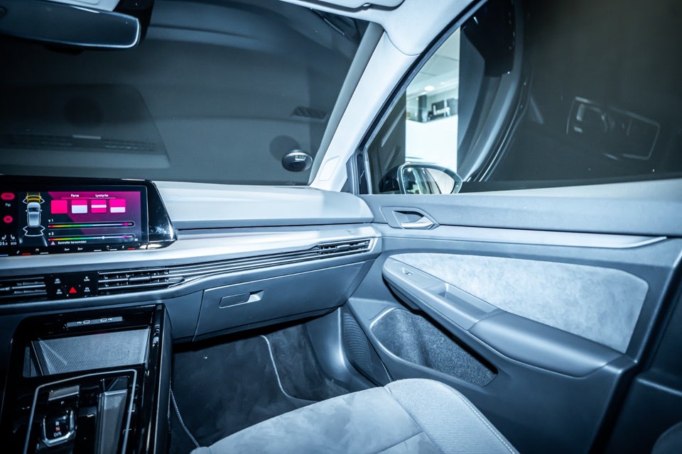 VW Golf VIII 1,4 eHybrid Style 75 Years Edition DSG 5d