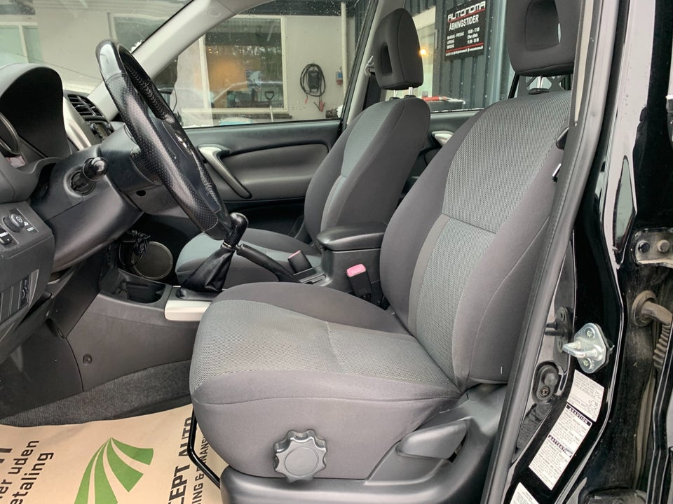 Toyota RAV4 2,0 VVT-i Wave 4x4 Van 5d