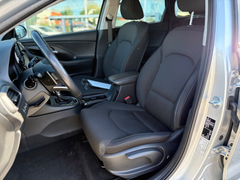Hyundai i30 1,4 T-GDi Premium stc. DCT 5d