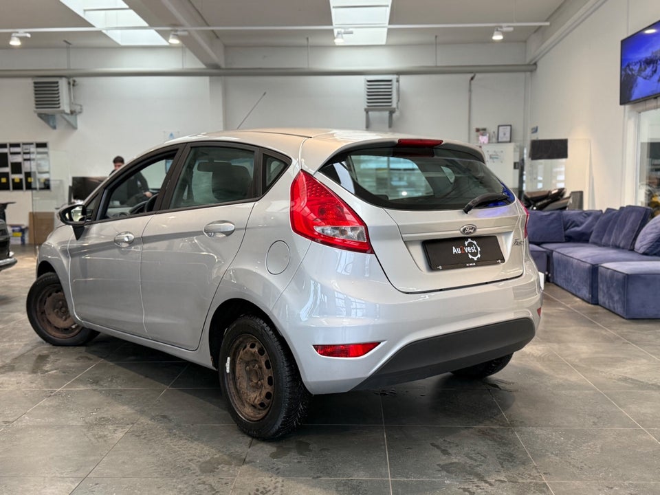 Ford Fiesta 1,6 Ti-VCT Titanium 5d