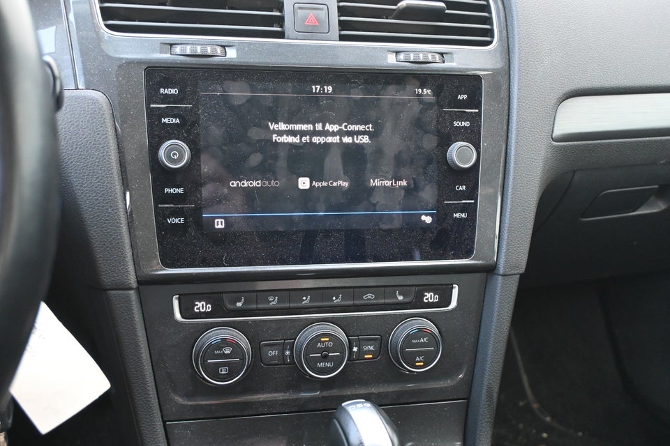 VW Golf VII 1,5 TSi 130 Comfortline Connect DSG 5d