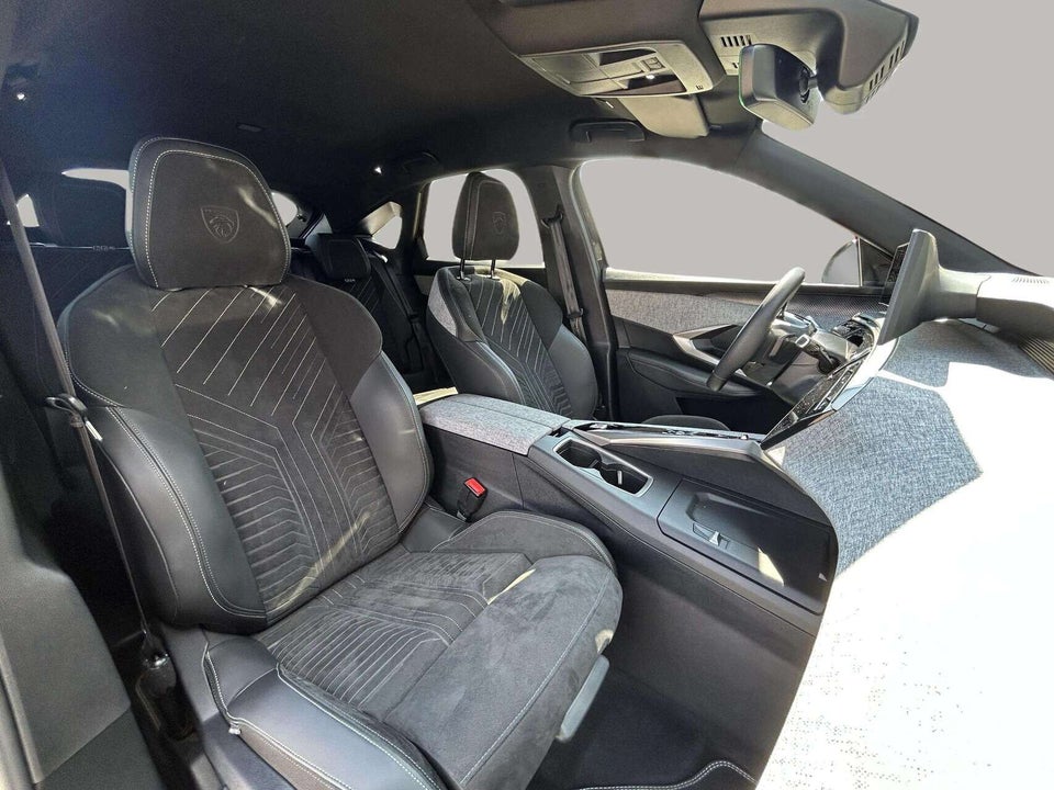 Peugeot e-3008 77 GT 5d