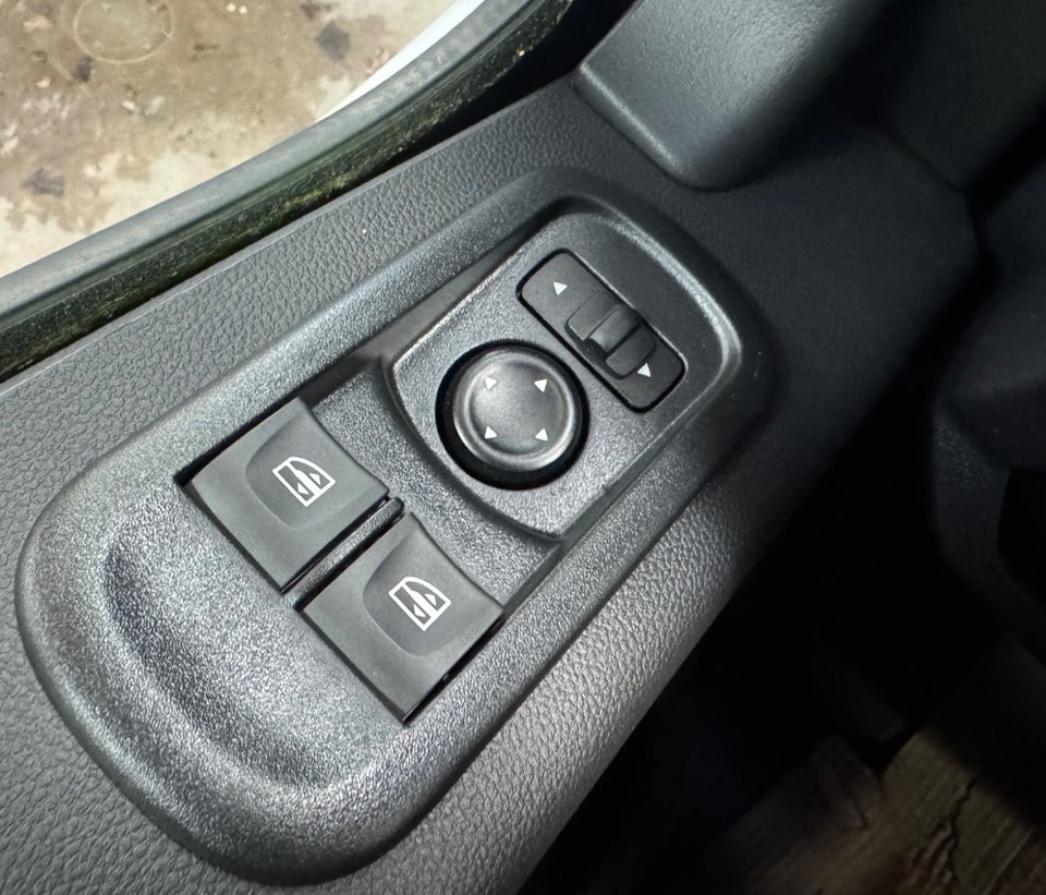 Nissan Interstar 2,0 dCi 150 L2H2 N-Connecta Van