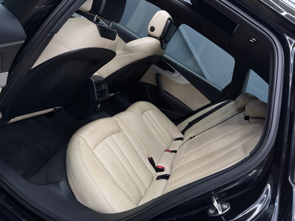 Audi A4 3,0 TDi 218 Sport Avant S-tr. 5d