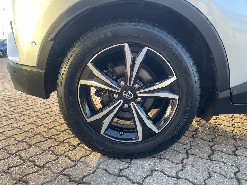 Toyota C-HR 1,8 Hybrid Premium Selected CVT 5d