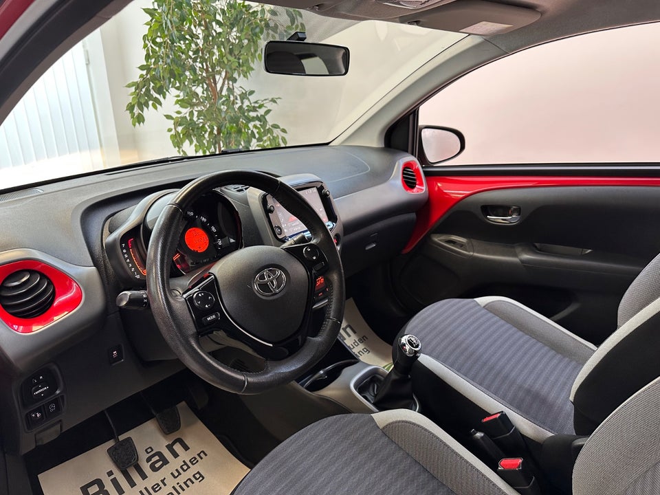 Toyota Aygo 1,0 VVT-i x-play 5d