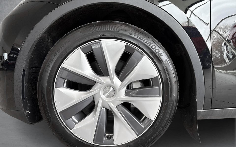 Tesla Model Y Long Range AWD 5d