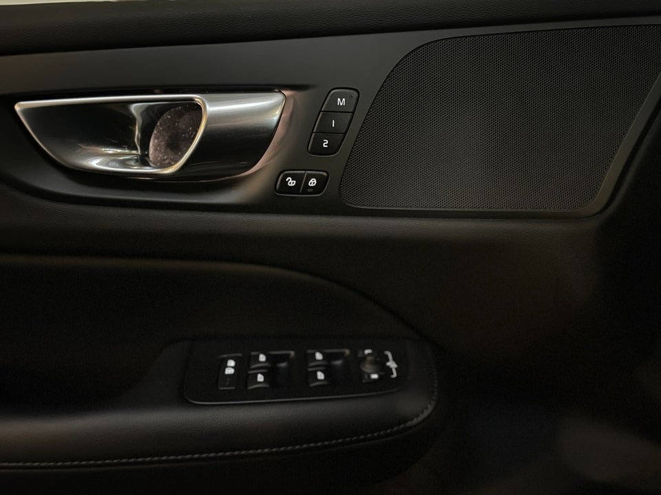 Volvo V60 2,0 T6 ReCharge Plus Dark aut. AWD 5d