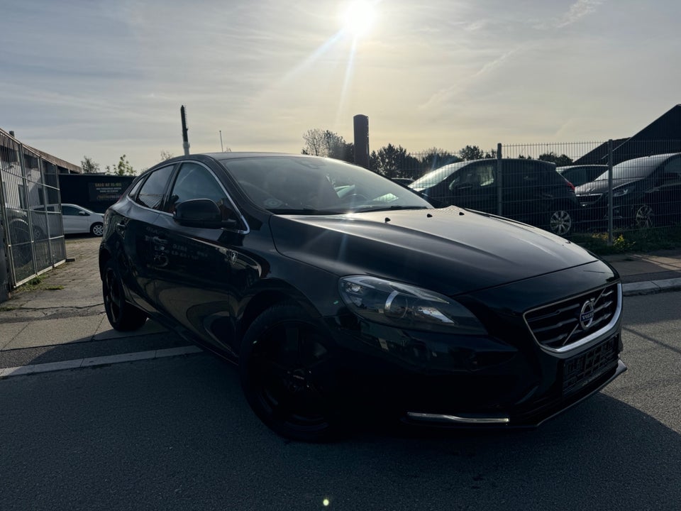 Volvo V40 1,6 D2 115 Momentum 5d