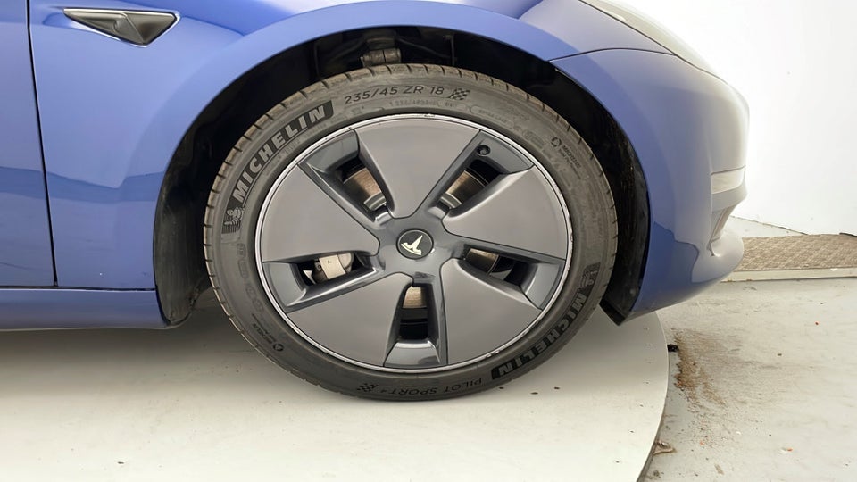 Tesla Model 3 Long Range AWD 4d
