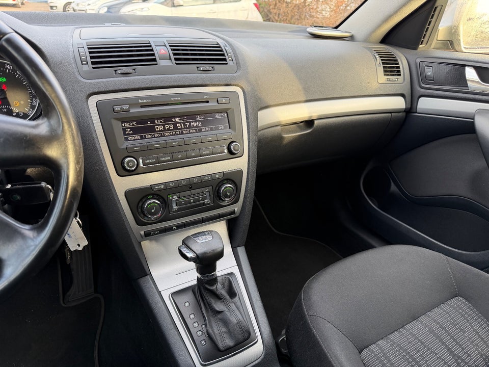 Skoda Octavia 1,6 TDi 105 Elegance DSG 5d