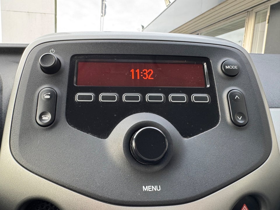 Peugeot 108 1,0 e-VTi 69 Allure 5d