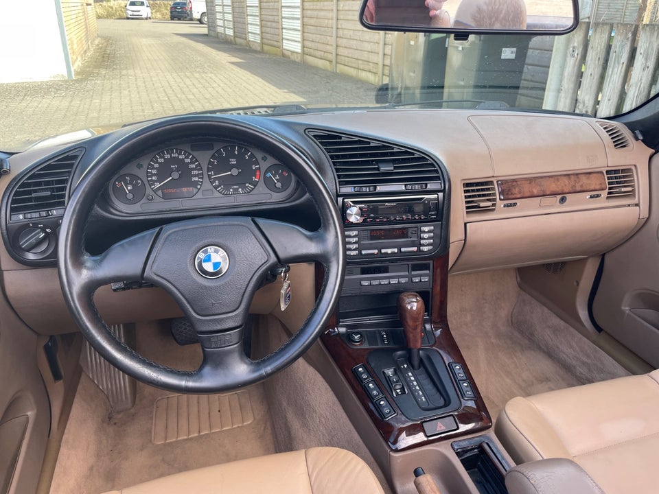 BMW 320i 2,0 Cabriolet 2d