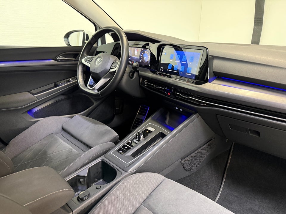VW Golf VIII 2,0 TDi 150 Style DSG 5d