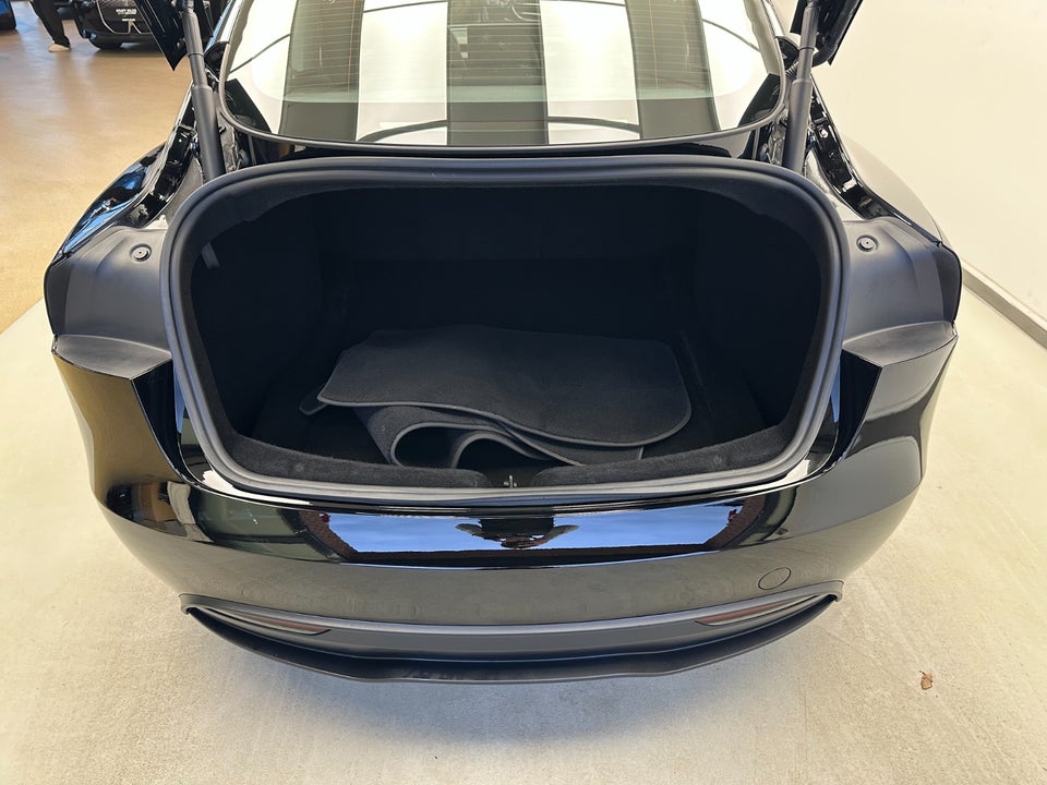 Tesla Model 3 RWD 4d
