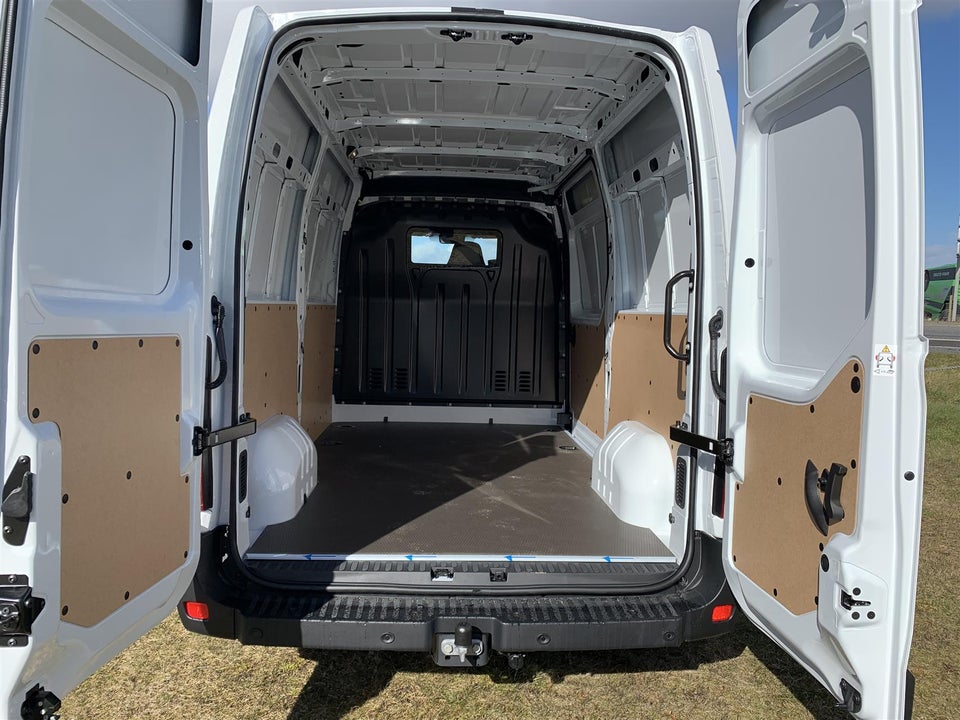 Nissan Interstar 2,3 dCi 180 L2H2 N-Connecta Van