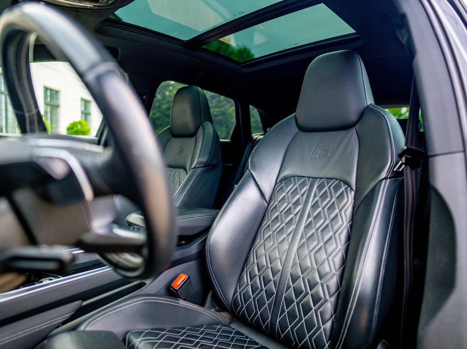 Audi e-tron 55 S-line quattro 5d