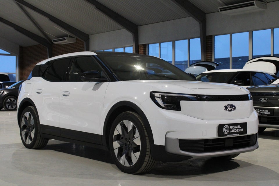 Ford Explorer 82 Premium Extended Range 5d