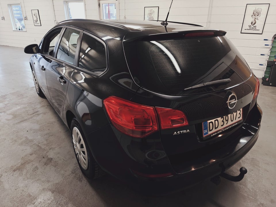 Opel Astra 1,6 Sport Sports Tourer 5d