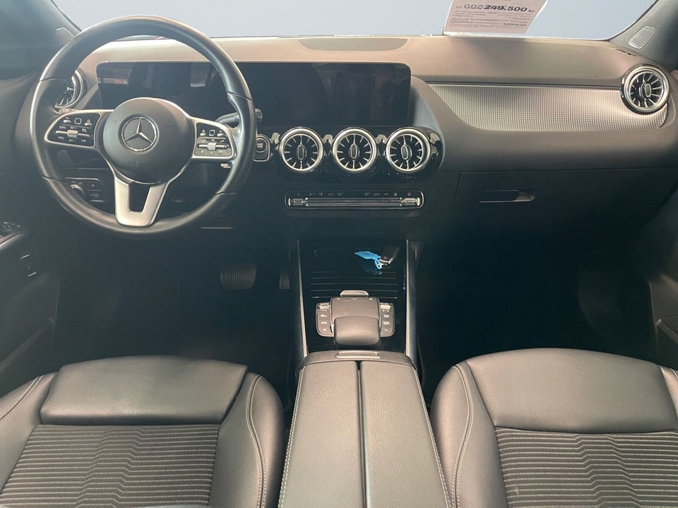 Mercedes EQA300 4Matic 5d