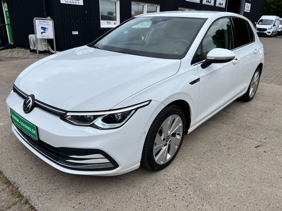 VW Golf VIII 2,0 TDi 150 Style DSG Van 5d