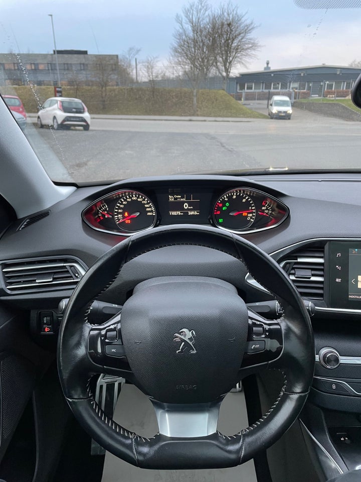 Peugeot 308 1,5 BlueHDi 130 Allure+ 5d