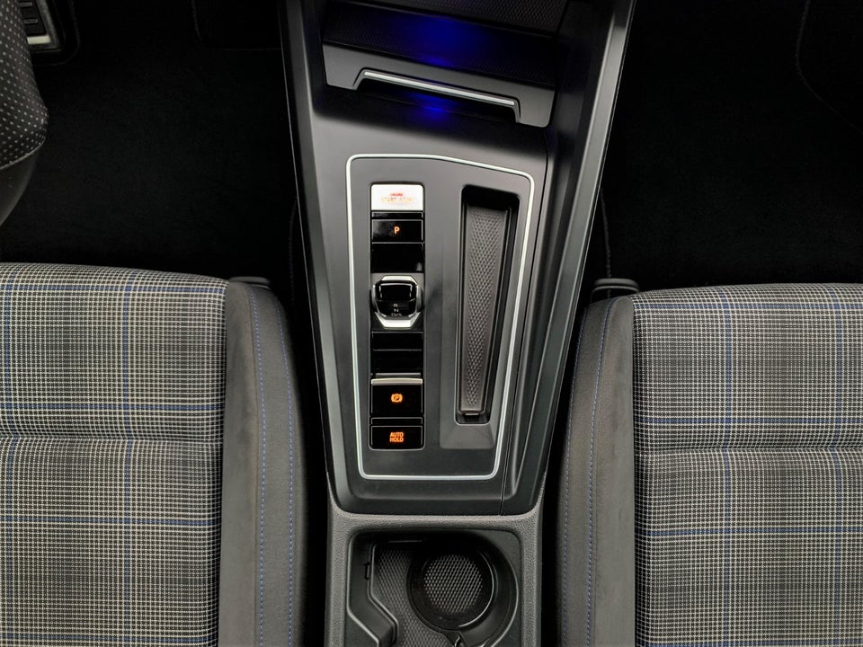 VW Golf VIII 1,4 GTE DSG 5d