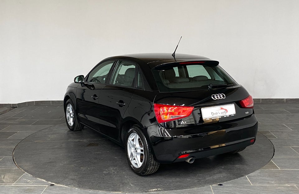 Audi A1 1,6 TDi 90 Attraction Sportback 5d