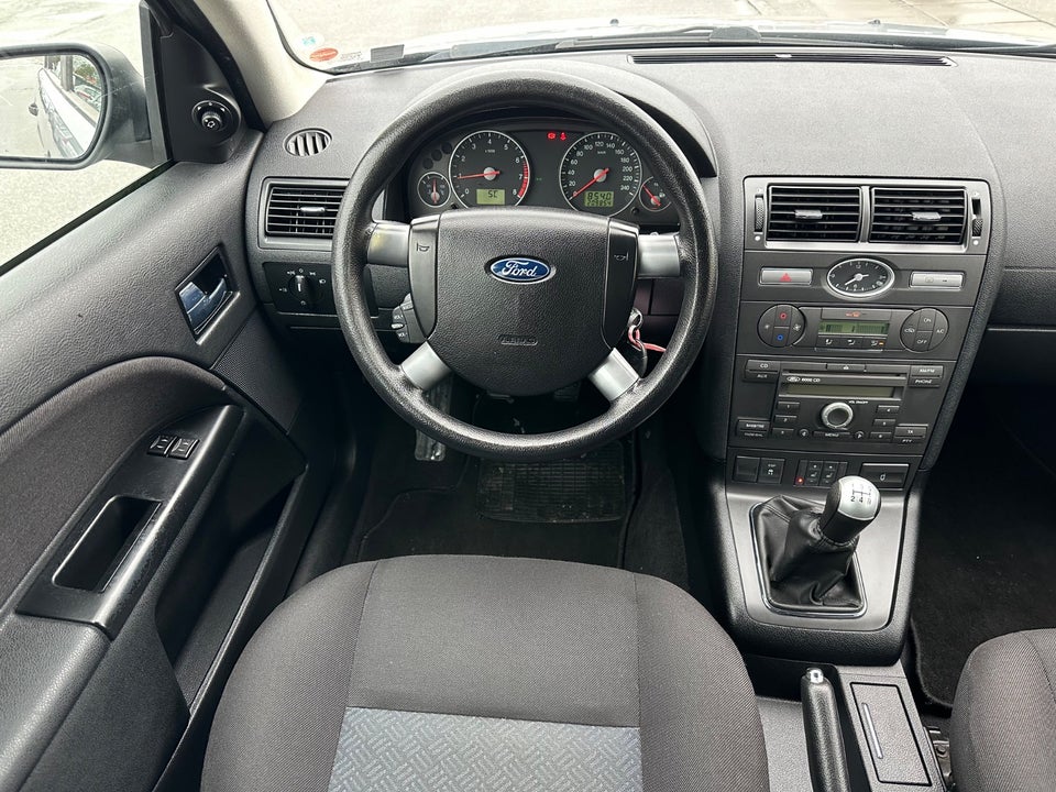 Ford Mondeo 1,8 125 Ambiente 4d