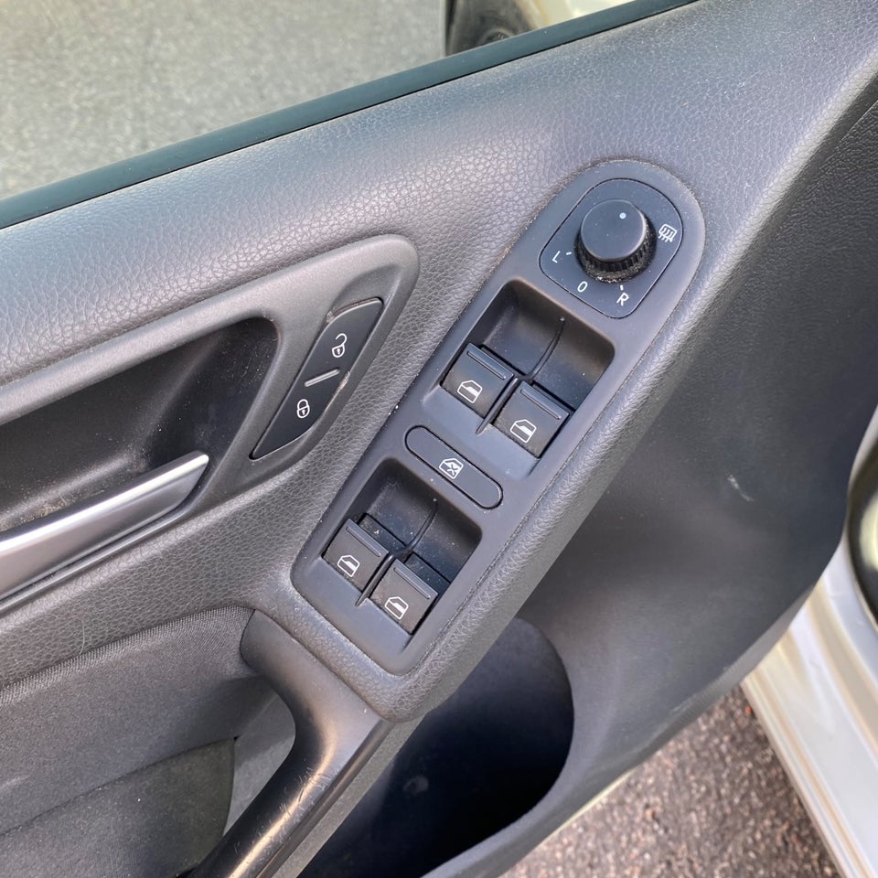 VW Golf VI 1,6 TDi 105 Comfortline BMT 5d