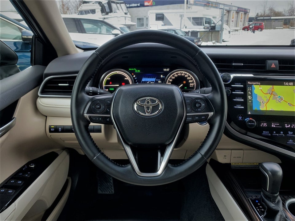 Toyota Camry 2,5 Hybrid H3 Executive CVT 4d