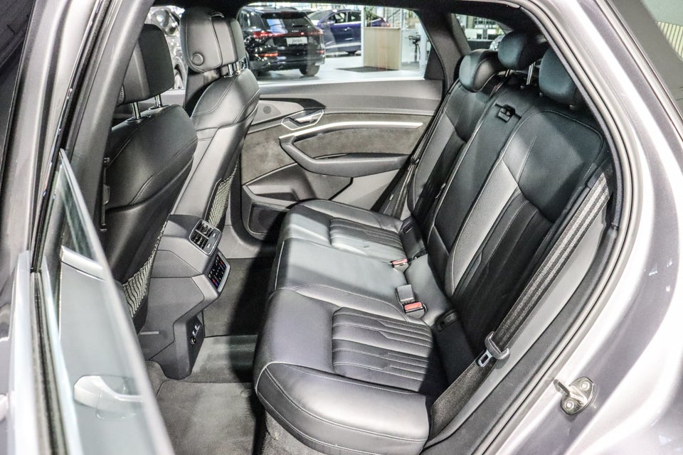 Audi e-tron 55 quattro 5d